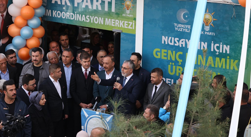 Çalışma ve Sosyal Güvenlik Bakanı Prof. Dr. Vedat Işıkhan, çeşitli temaslarda bulunmak ve “Türkiye Yüzyılı’nda Çalışma Hayatı Buluşmaları” Programına katılmak üzere Mardin’e gitti.