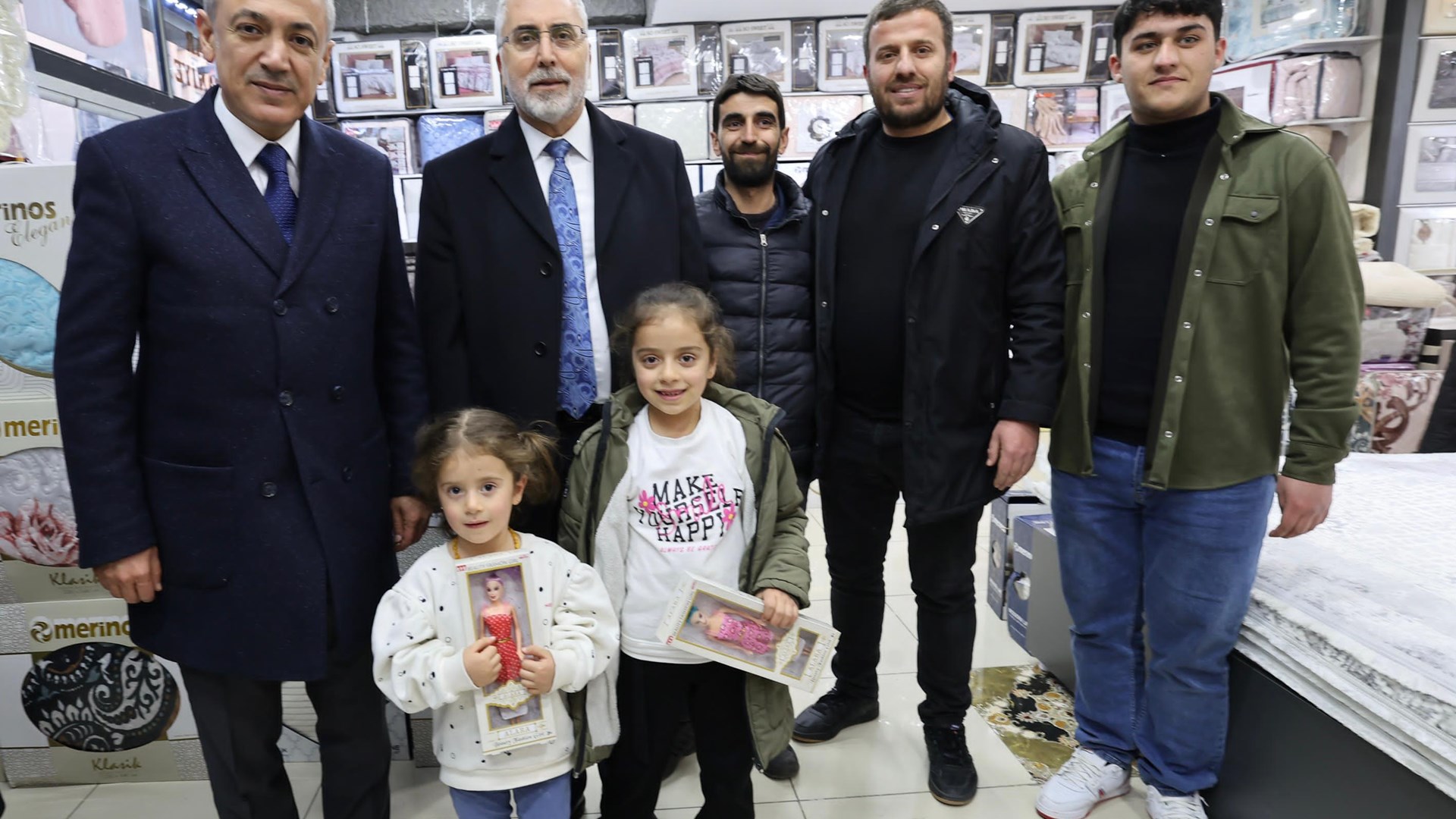 Çalışma ve Sosyal Güvenlik Bakanı Prof. Dr. Vedat Işıkhan, çeşitli temaslarda bulunmak ve “Türkiye Yüzyılı’nda Çalışma Hayatı Buluşmaları” Programına katılmak üzere Mardin’e gitti.