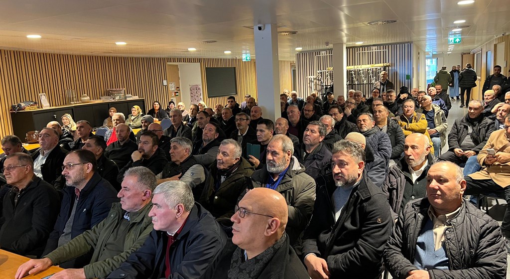 Deventer Çalışma ve Sosyal Güvenlik Ataşeliğimiz, Lahey şehrinde HDV Ahi Evran Camii'nde vatandaşlarımızla bir araya geldi.