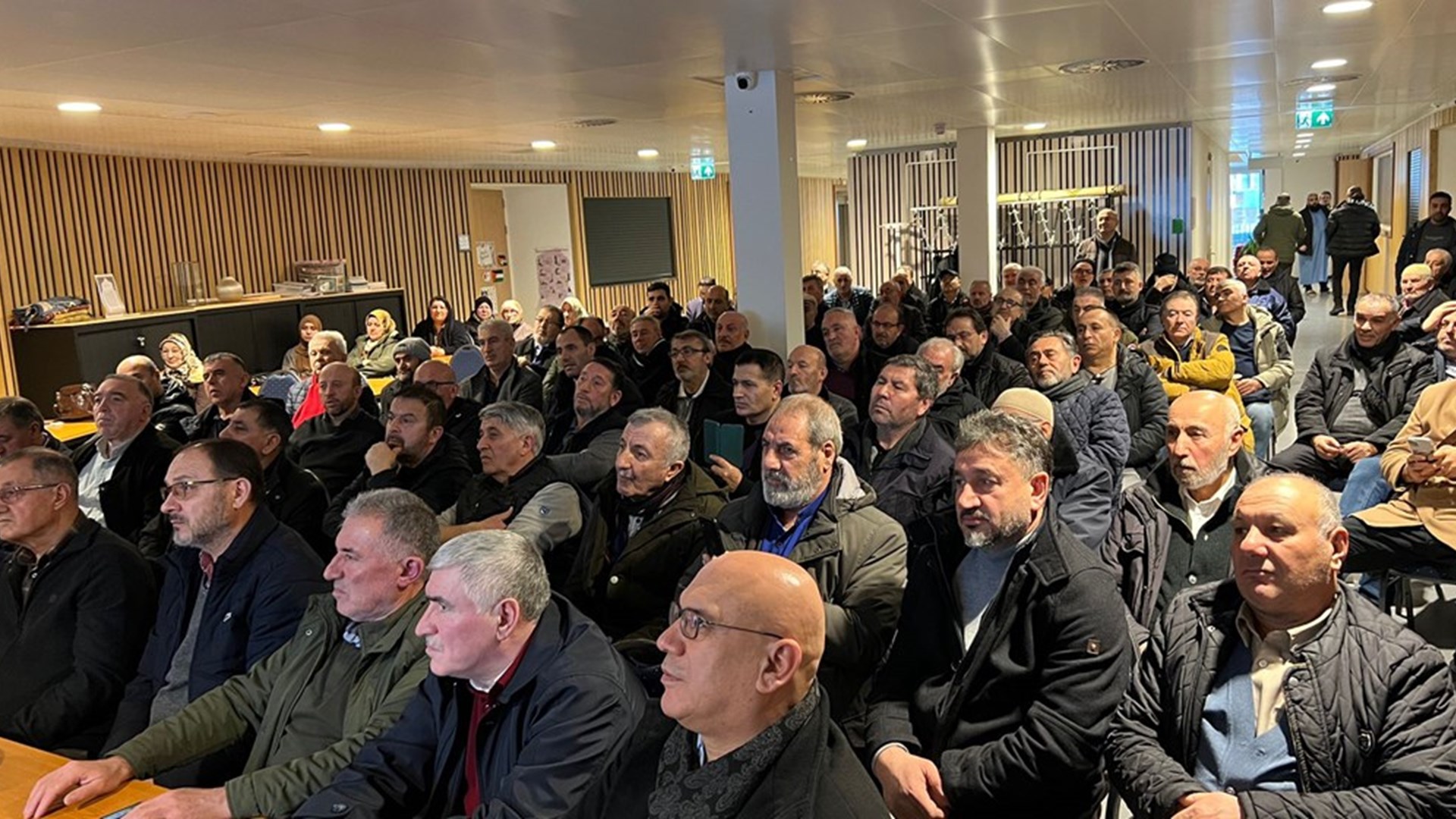 Our Labour and Social Security Attaché’s Office in The Hague met with our citizens at the HDV Ahi Evran Mosque.