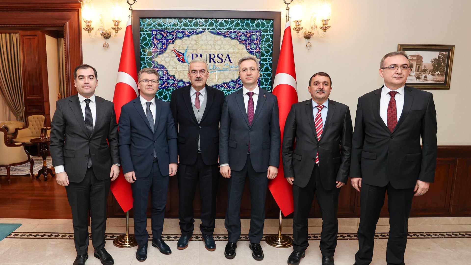 Rehberlik ve Teftiş Başkanımız Bekir Aktürk, Başkan Yardımcılarımız Resül Yılmaz, Davut Seyhan ve Gökhan Ateş ile Bursa Rehberlik ve Teftiş Grup Başkanı Gökhan Kuzu’nun da yer aldığı heyet, Bursa Valisi Sayın Erol Ayyıldız’ı makamında ziyaret etti.