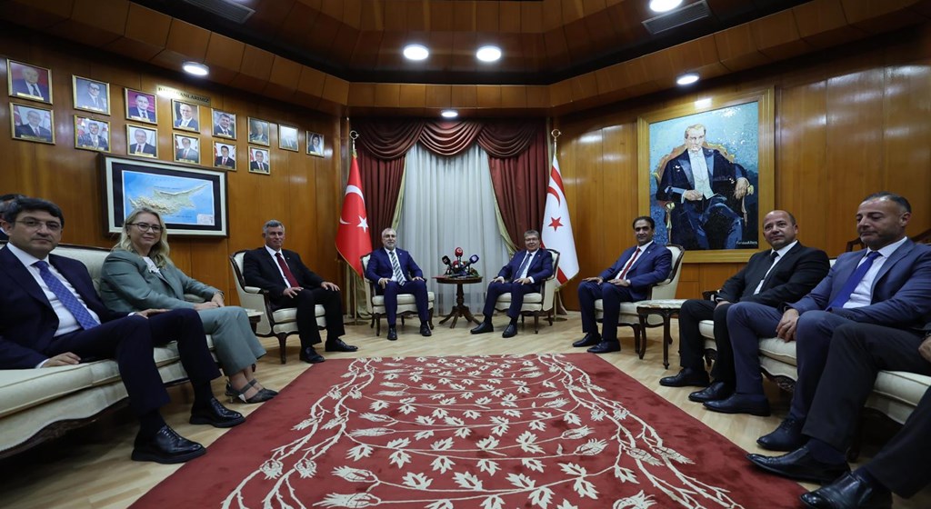 Çalışma ve Sosyal Güvenlik Bakanı Prof. Dr. Vedat Işıkhan, programlara katılmam ve çeşitli temaslarda bulunmak üzere Kuzey Kıbrıs Türk Cumhuriyeti’ne (KKTC) gitti.