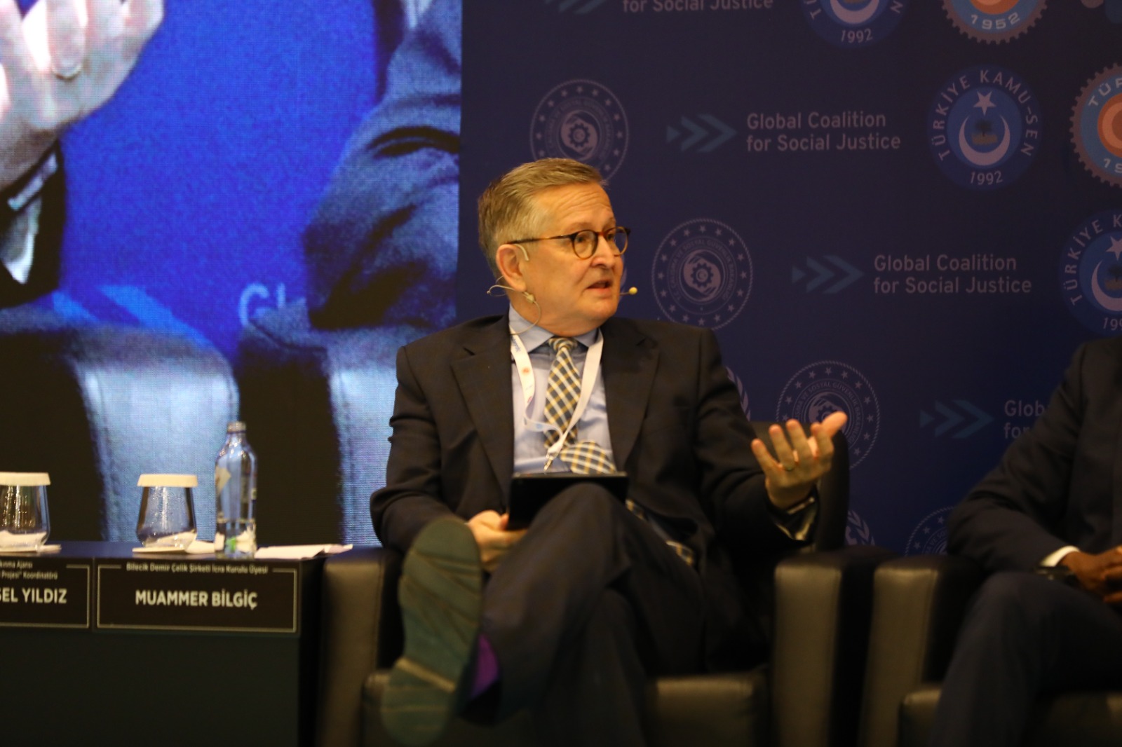 20 Şubat Dünya Sosyal Adalet Günü vesilesiyle, Bakanlığımızın öncülüğünde ve Küresel Sosyal Adalet Koalisyonu kapsamında düzenlenen “Dijitalleşme ve Yeşil Dönüşüm Çerçevesinde Sosyal Adalet Forumu” geniş katılımla gerçekleştirildi. Forum, Türkiye İşveren Sendikaları Konfederasyonu (TİSK), Türkiye İşçi Sendikaları Konfederasyonu (TÜRK-İŞ), Memur Sendikaları Konfederasyonu (MEMUR-SEN) ve Türkiye Kamu Çalışanları Sendikaları Konfederasyonu (KAMU-SEN) işbirliğiyle düzenlendi.