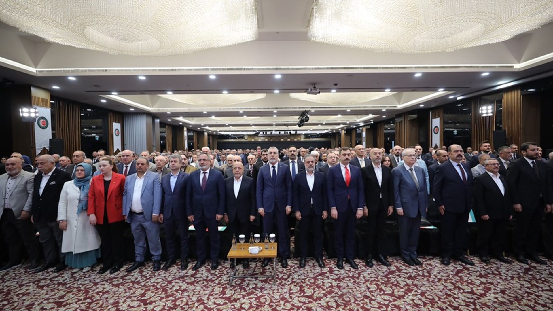 Çalışma ve Sosyal Güvenlik Bakanı Prof. Dr. Vedat Işıkhan, Hak İşçi Sendikaları Konfederasyonu’nun (Hak-İş) 48. Kuruluş Yıldönümü Etkinlikleri kapsamında düzenlediği “Cumhuriyetimizin 100. Yılında Türk Çalışma Hayatı Sempozyumu” na iştirak etti.