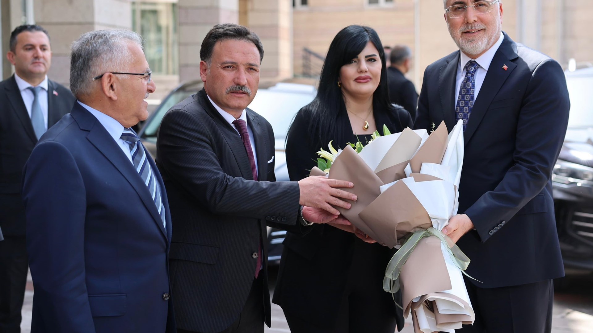 Bakan Işıkhan, Kayseri’de Ziyaretlerde Bulundu