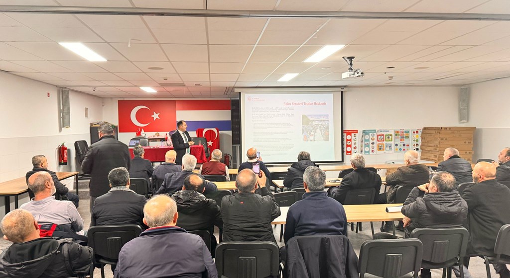 Deventer Çalışma ve Sosyal Güvenlik Ataşeliğimiz, Rotterdam şehrinde HDV Rotterdam Mevlana Camiinde vatandaşlarımızla bir araya geldi.