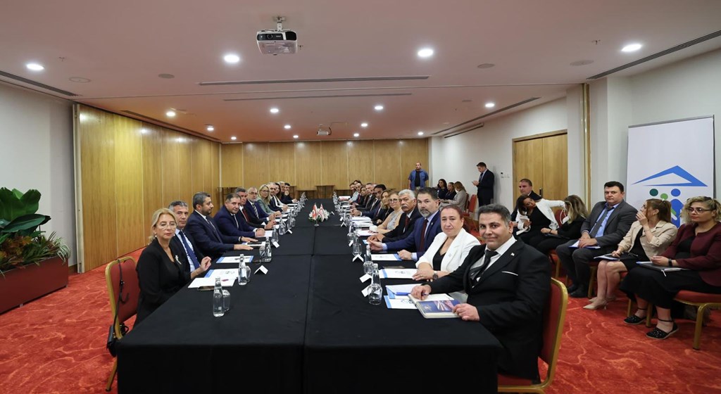 Çalışma ve Sosyal Güvenlik Bakanı Prof. Dr. Vedat Işıkhan, programlara katılmam ve çeşitli temaslarda bulunmak üzere Kuzey Kıbrıs Türk Cumhuriyeti’ne (KKTC) gitti.