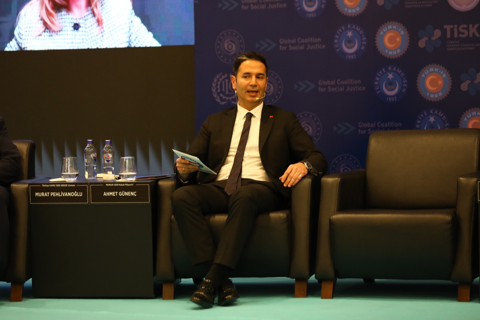 20 Şubat Dünya Sosyal Adalet Günü vesilesiyle, Bakanlığımızın öncülüğünde ve Küresel Sosyal Adalet Koalisyonu kapsamında düzenlenen “Dijitalleşme ve Yeşil Dönüşüm Çerçevesinde Sosyal Adalet Forumu” geniş katılımla gerçekleştirildi. Forum, Türkiye İşveren Sendikaları Konfederasyonu (TİSK), Türkiye İşçi Sendikaları Konfederasyonu (TÜRK-İŞ), Memur Sendikaları Konfederasyonu (MEMUR-SEN) ve Türkiye Kamu Çalışanları Sendikaları Konfederasyonu (KAMU-SEN) işbirliğiyle düzenlendi.