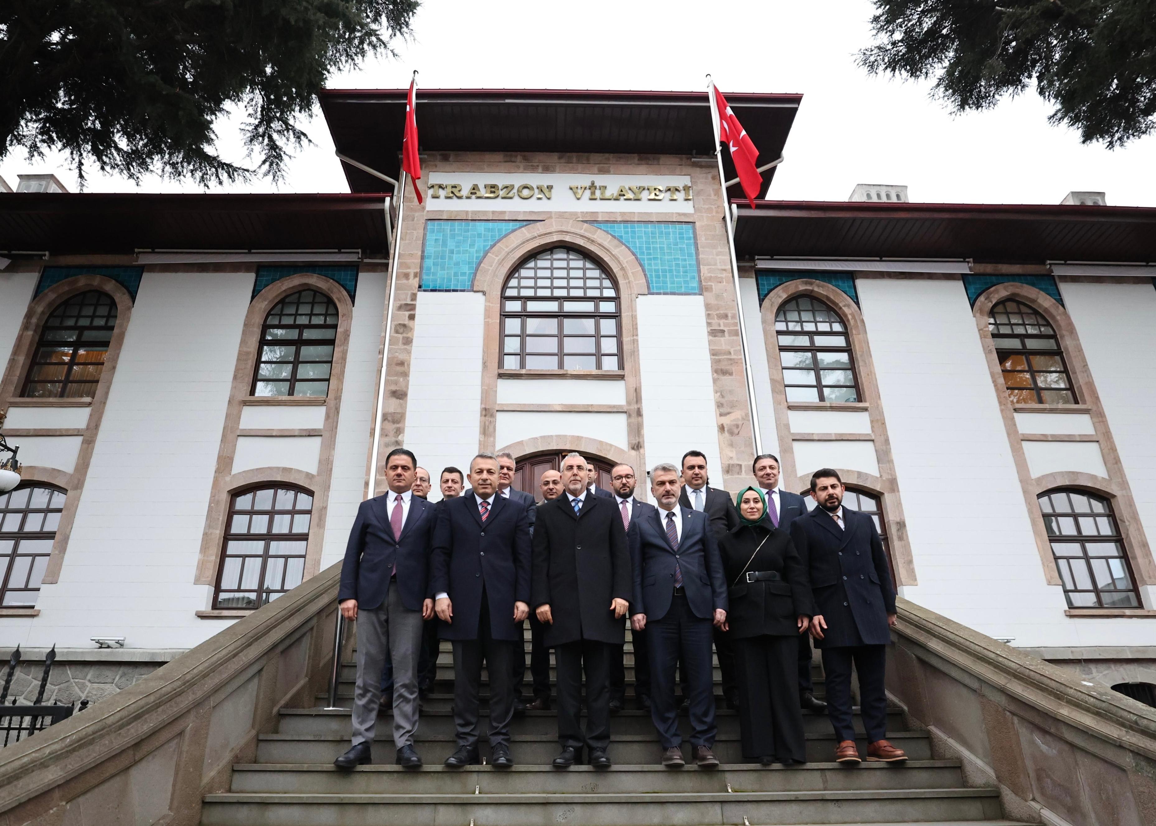 Bakan Işıkhan, Trabzon’da Ziyaretlerde Bulundu