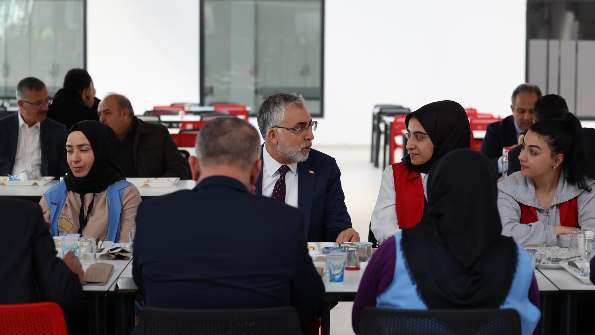 Çalışma ve Sosyal Güvenlik Bakanı Prof. Dr. Vedat Işıkhan, çeşitli ziyaretlerde bulunmak ve programlara katılmak üzere Malatya’ya gitti.