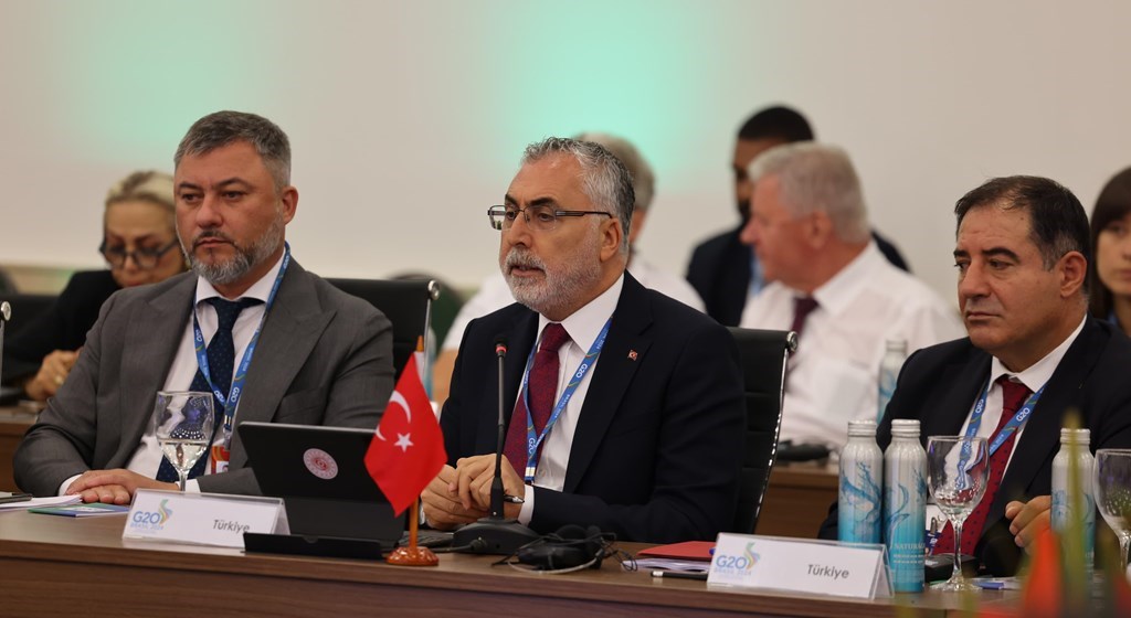 Çalışma ve Sosyal Güvenlik Bakanı Prof. Dr. Vedat Işıkhan, Brezilya'nın Fortaleza kentinde düzenlenen "G20 Çalışma ve İstihdam Bakanları Toplantısı" kapsamında düzenlenen "Adil Geçiş Liderlik Forumu"nda konuştu.