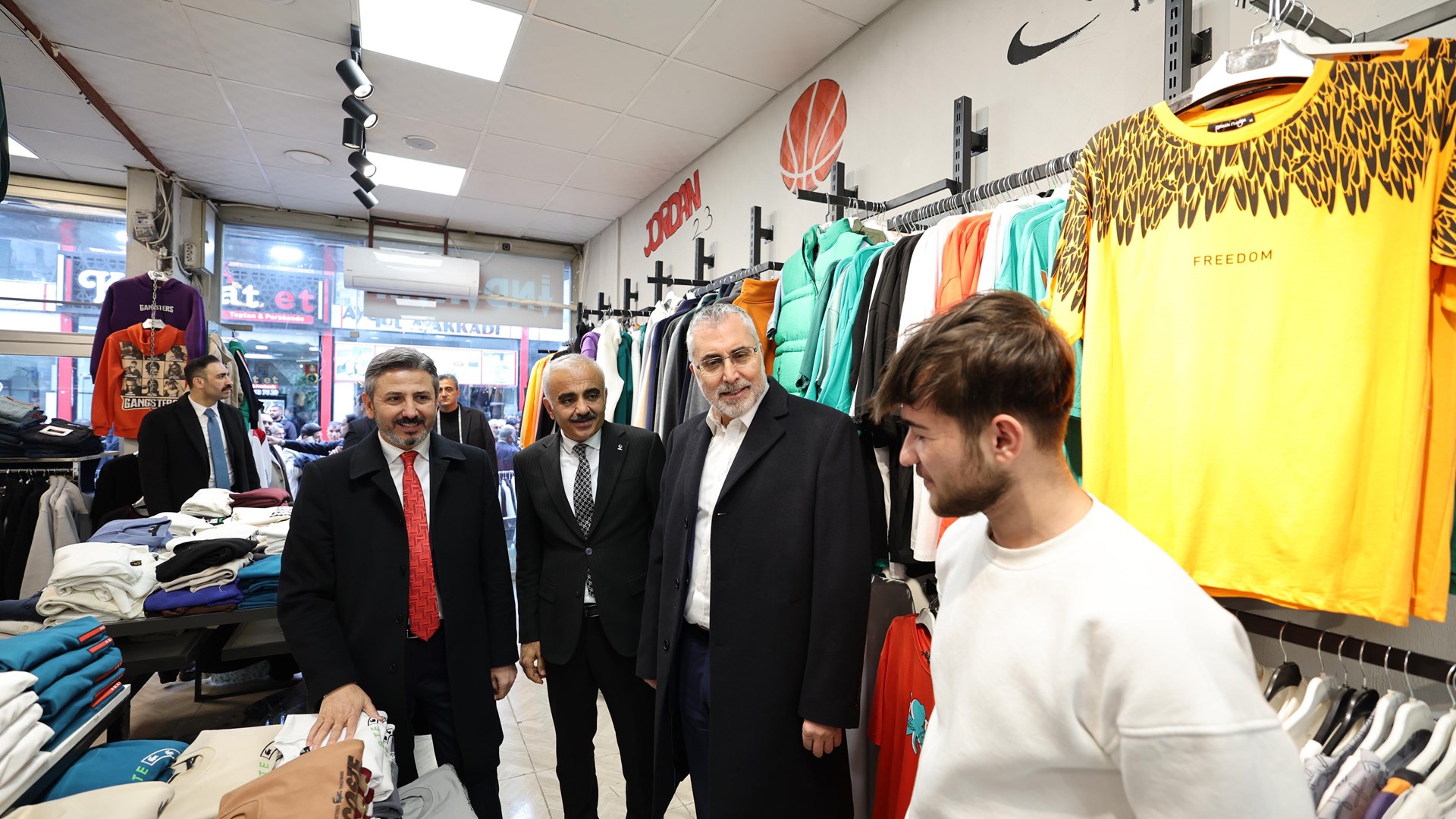 Çalışma ve Sosyal Güvenlik Bakanı Prof. Dr. Vedat Işıkhan, çeşitli temaslarda bulunmak ve programlara katılmak üzere Adıyaman’a gitti.