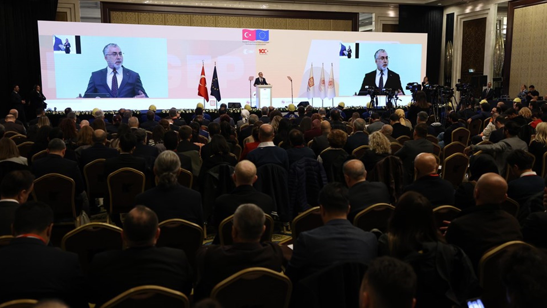 Çalışma ve Sosyal Güvenlik Bakanı Prof. Dr. Vedat Işıkhan, Madencilik Sektöründe İş Sağlığı ve Güvenliğinin Geliştirilmesi Projesi’nin (MİSGEP) kapanış toplantısına iştirak etti.