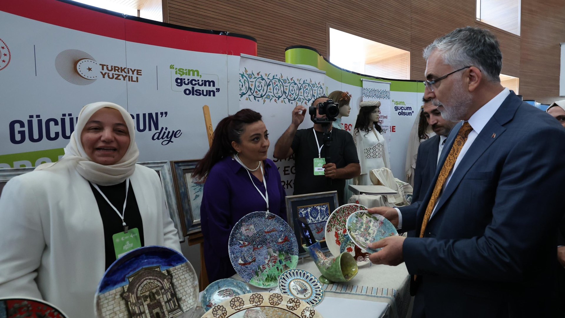 Bakan Işıkhan, Sivas’ta Ziyaretlerde Bulundu