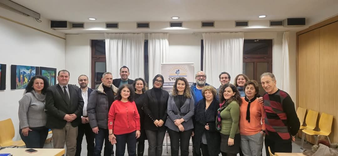 Stuttgart Ataşeliğimizce 2 Şubat 2025 Perşembe akşamı Çağdaş Yaşamı Destekleme Derneği’nde ve 9 Şubat 2025 Pazar günü DİTİB Esslingen Yunus Emre Cami Derneği’nde vatandaşlarımızla bir araya gelinmiş ve bilgilendirme toplantıları yapılmıştır. 