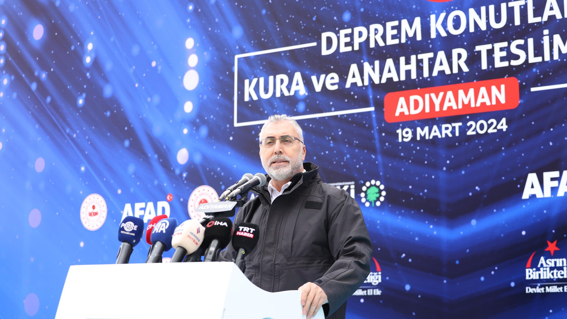 Çalışma ve Sosyal Güvenlik Bakanı Prof. Dr. Vedat Işıkhan, çeşitli temaslarda bulunmak ve programlara katılmak üzere Adıyaman’a gitti.