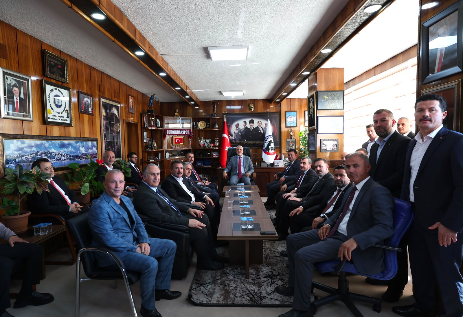 Çalışma ve Sosyal Güvenlik Bakanı Prof. Dr. Vedat Işıkhan, çeşitli ziyaretlerde bulunmak ve programlara katılmak üzere Zonguldak’a gitti.