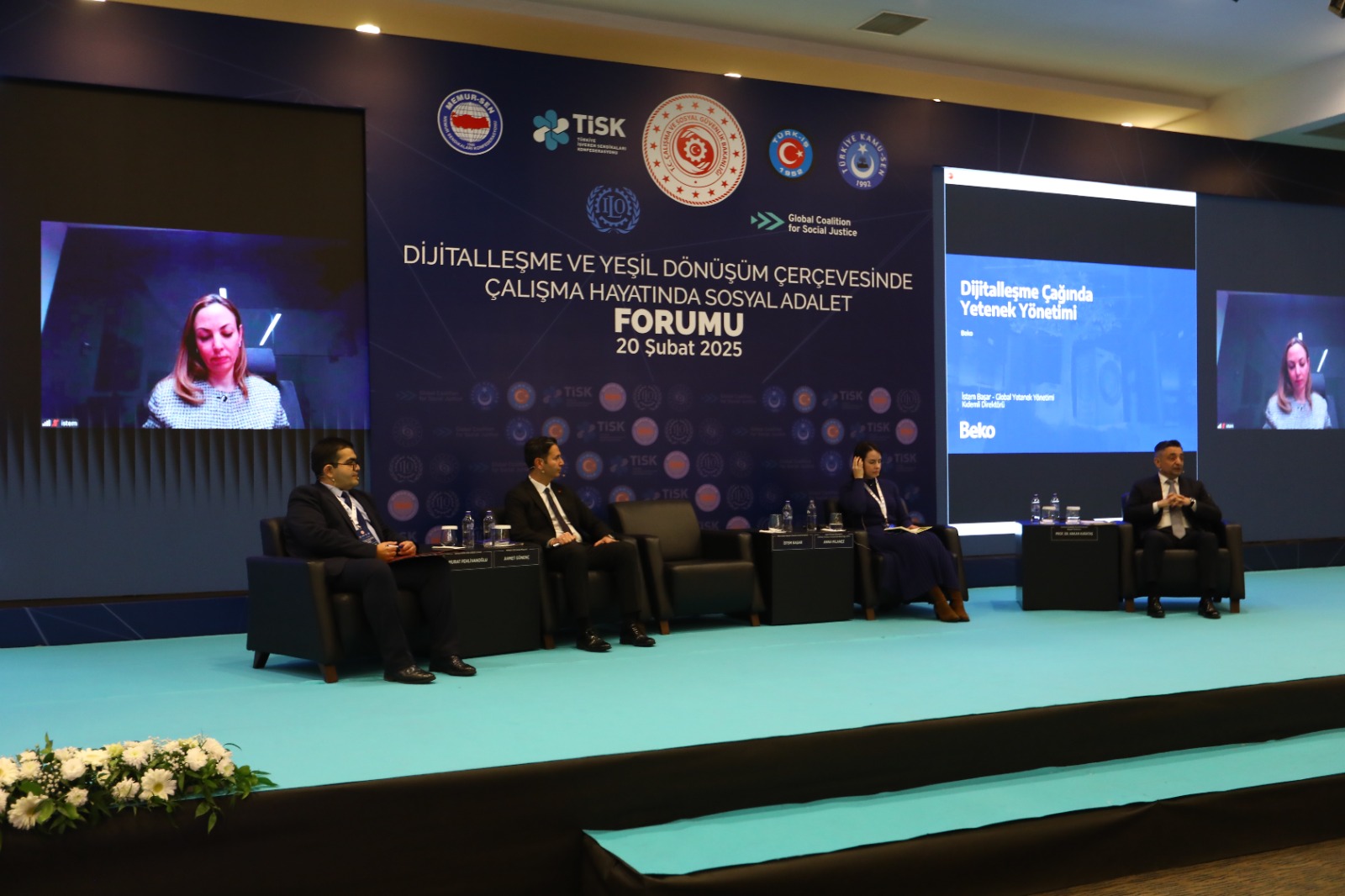 20 Şubat Dünya Sosyal Adalet Günü vesilesiyle, Bakanlığımızın öncülüğünde ve Küresel Sosyal Adalet Koalisyonu kapsamında düzenlenen “Dijitalleşme ve Yeşil Dönüşüm Çerçevesinde Sosyal Adalet Forumu” geniş katılımla gerçekleştirildi. Forum, Türkiye İşveren Sendikaları Konfederasyonu (TİSK), Türkiye İşçi Sendikaları Konfederasyonu (TÜRK-İŞ), Memur Sendikaları Konfederasyonu (MEMUR-SEN) ve Türkiye Kamu Çalışanları Sendikaları Konfederasyonu (KAMU-SEN) işbirliğiyle düzenlendi.