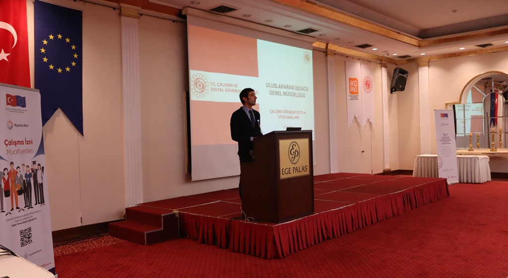 Çalışma İzni Muafiyeti Bilgilendirme Toplantısı ilgili kamu kurumları ve paydaşların katılımı ile İzmir ilinde gerçekleştirilmiştir.