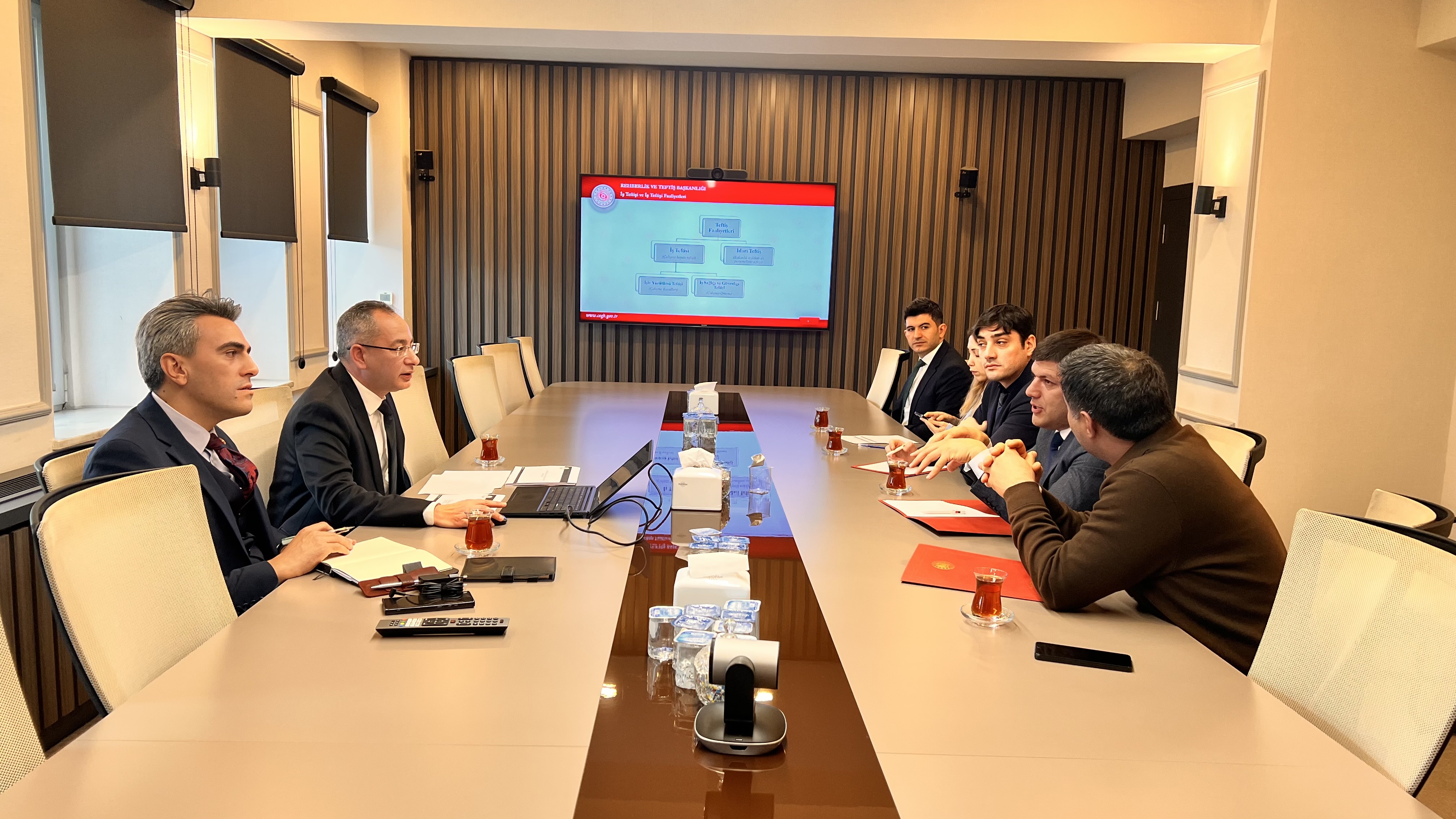 “2024-2025 Eylem Planı” çerçevesinde Azerbaycan heyeti, Rehberlik ve Teftiş Başkanlığımızı ziyaret etti. Ziyarette iş teftişinin planlanması, iş sağlığı ve güvenliği teftişlerindeki uygulamalar ve Başkanlığımızın veri ve enformasyon sistemleri ele alındı. 